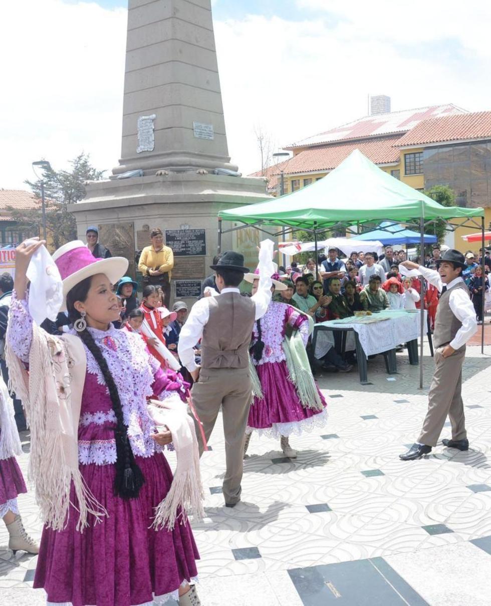 El ballet Sentimiento Boliviano se presentó en el acto.