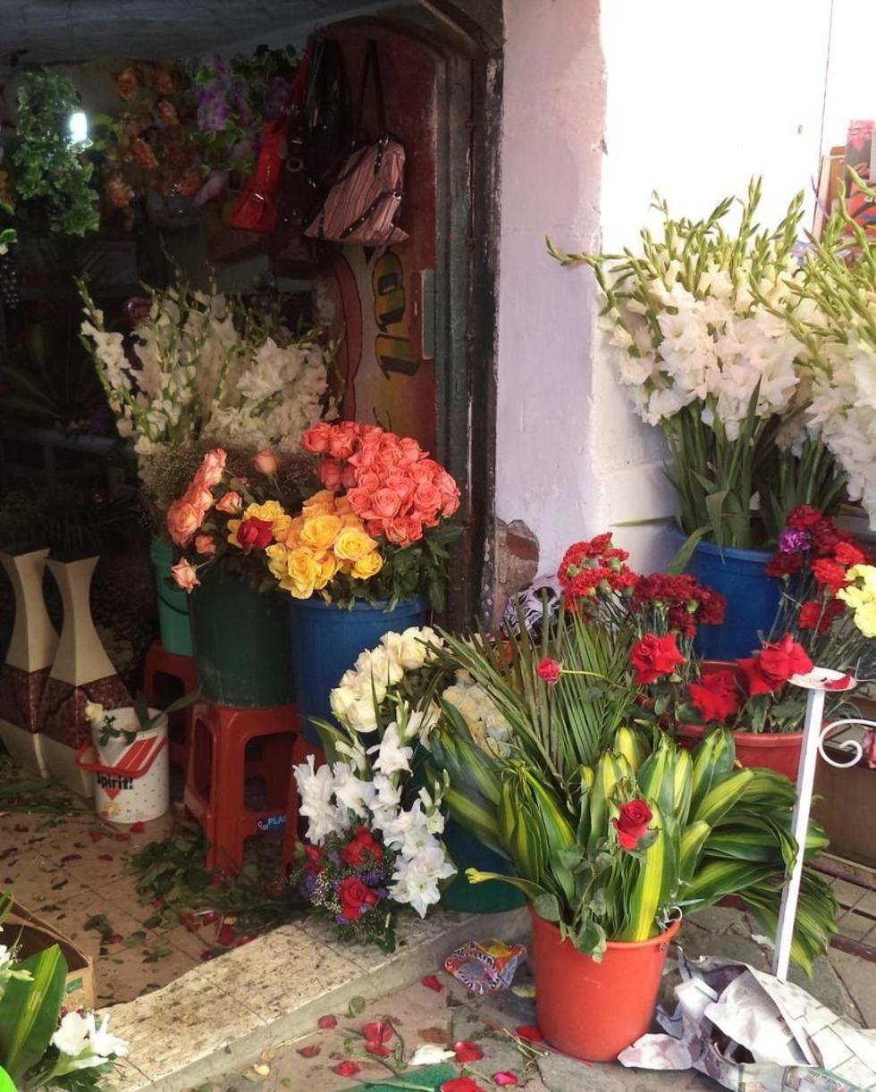 La oferta de flores fue amplia en el mercado.