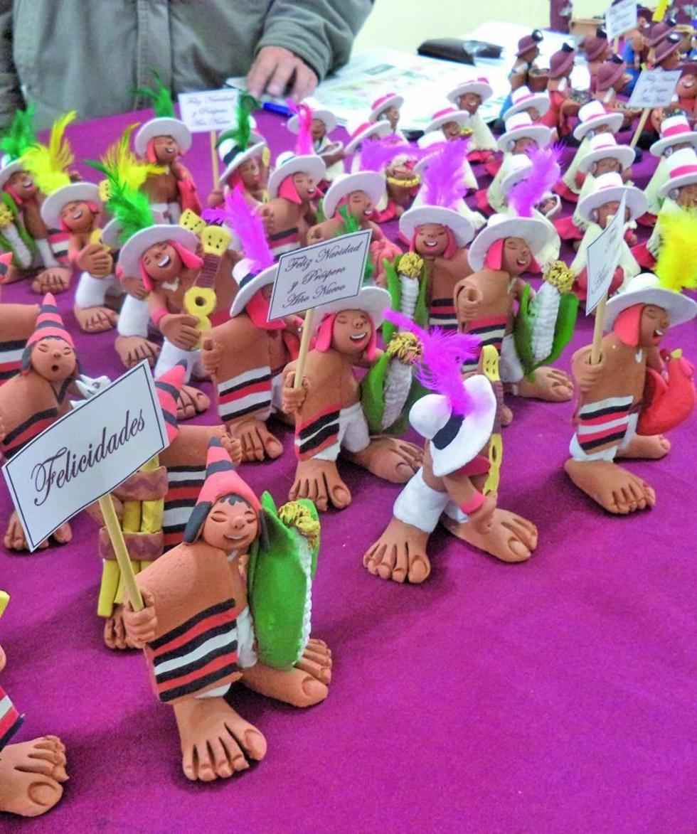 La figuras elaboradas en arcilla que están en la muestra.
