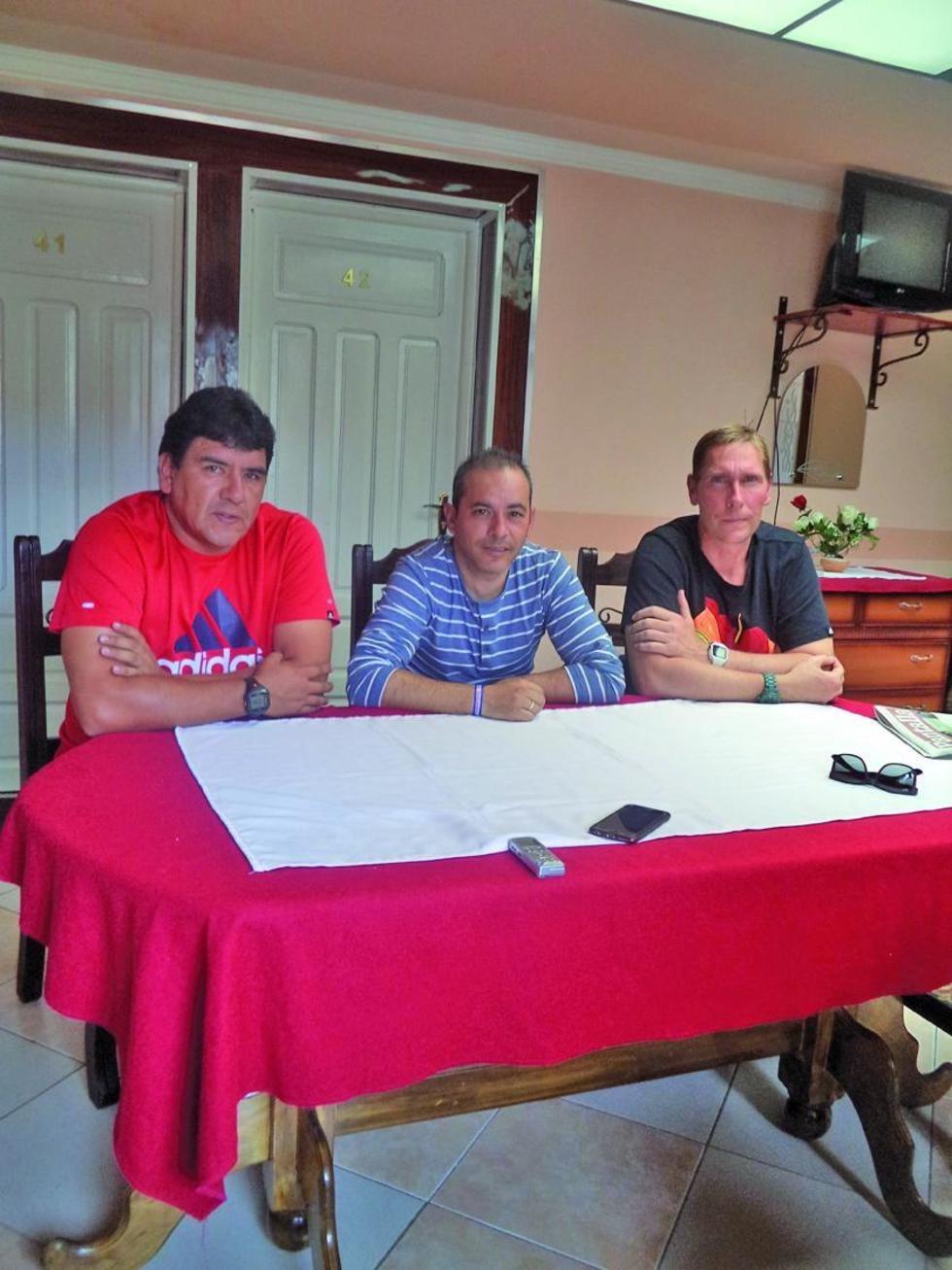 Carlos Vargas, Juan Márquez y José Delgado durante la conferencia de prensa.