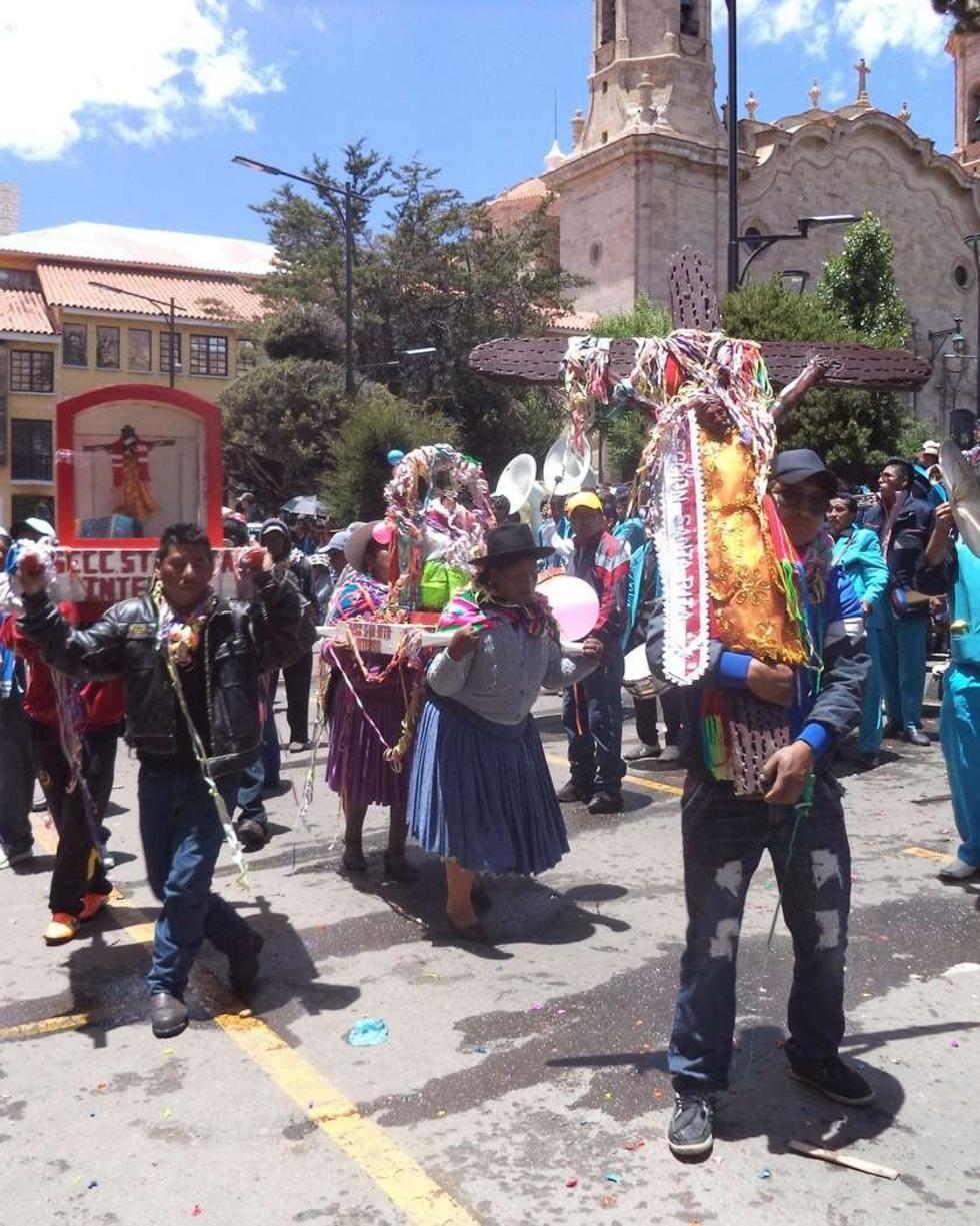 Las imágenes del Tata Ck'accha (Cristo) y la Virgen Candelaria.