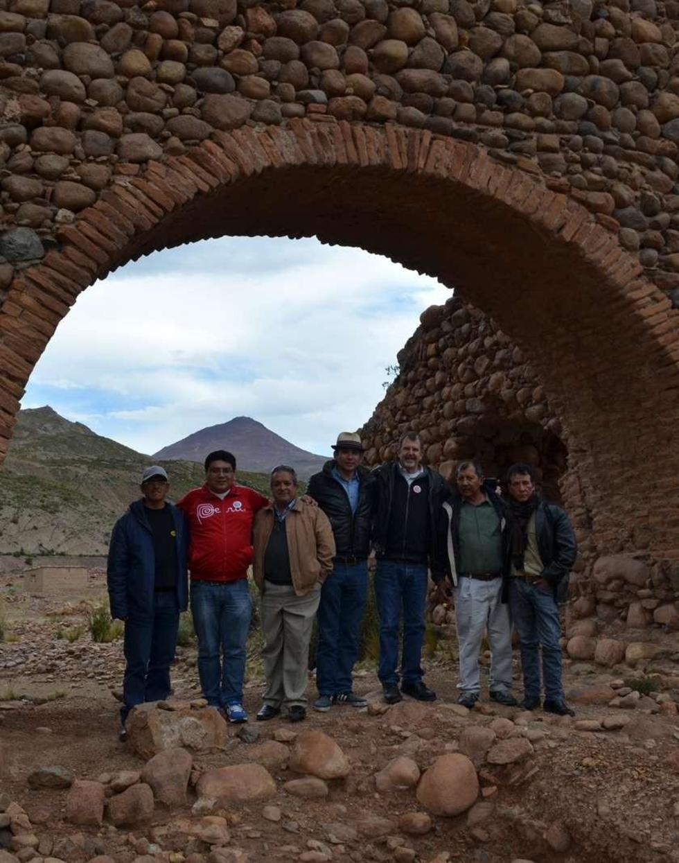 Los visitantes observaron los cárcamos.