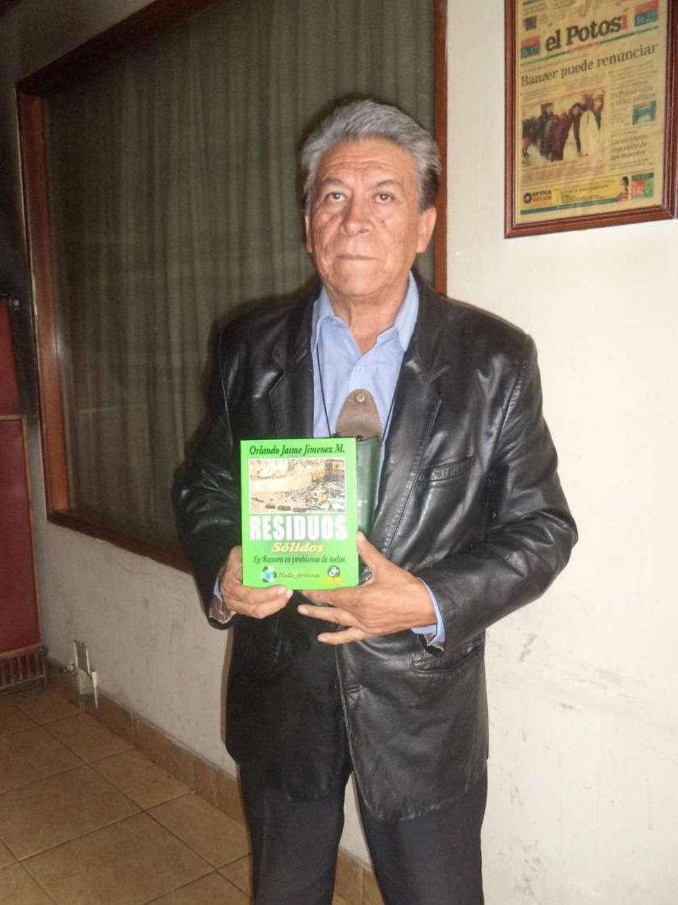 El autor del libro en su visita a este diario.