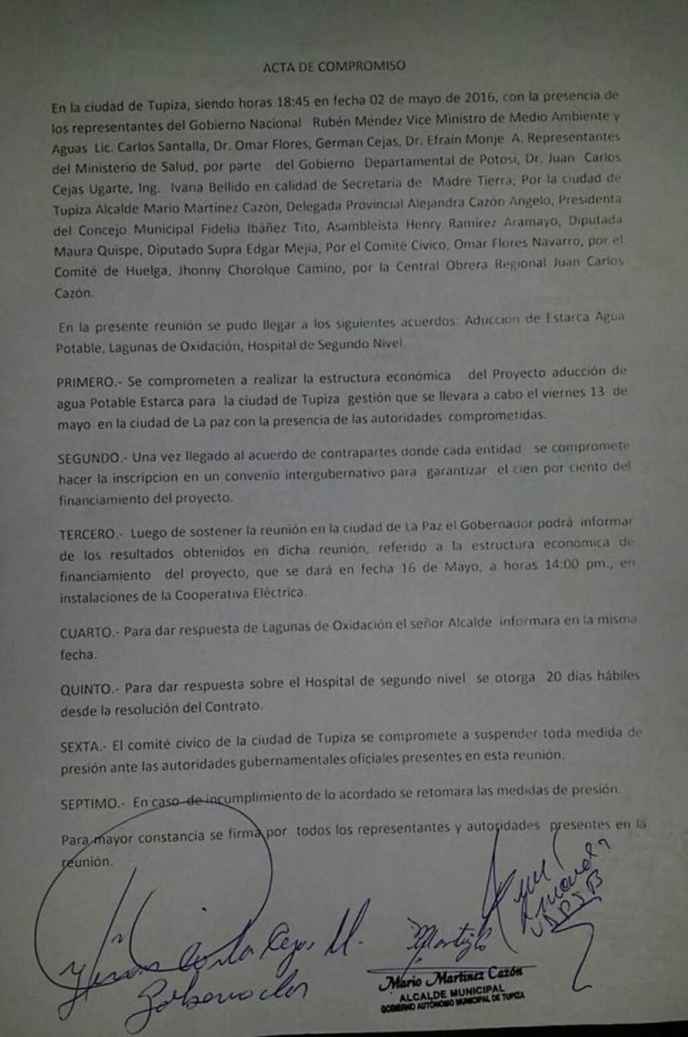 El documento de acuerdo del Comité Cívico y las autoridades. Foto: Gentileza