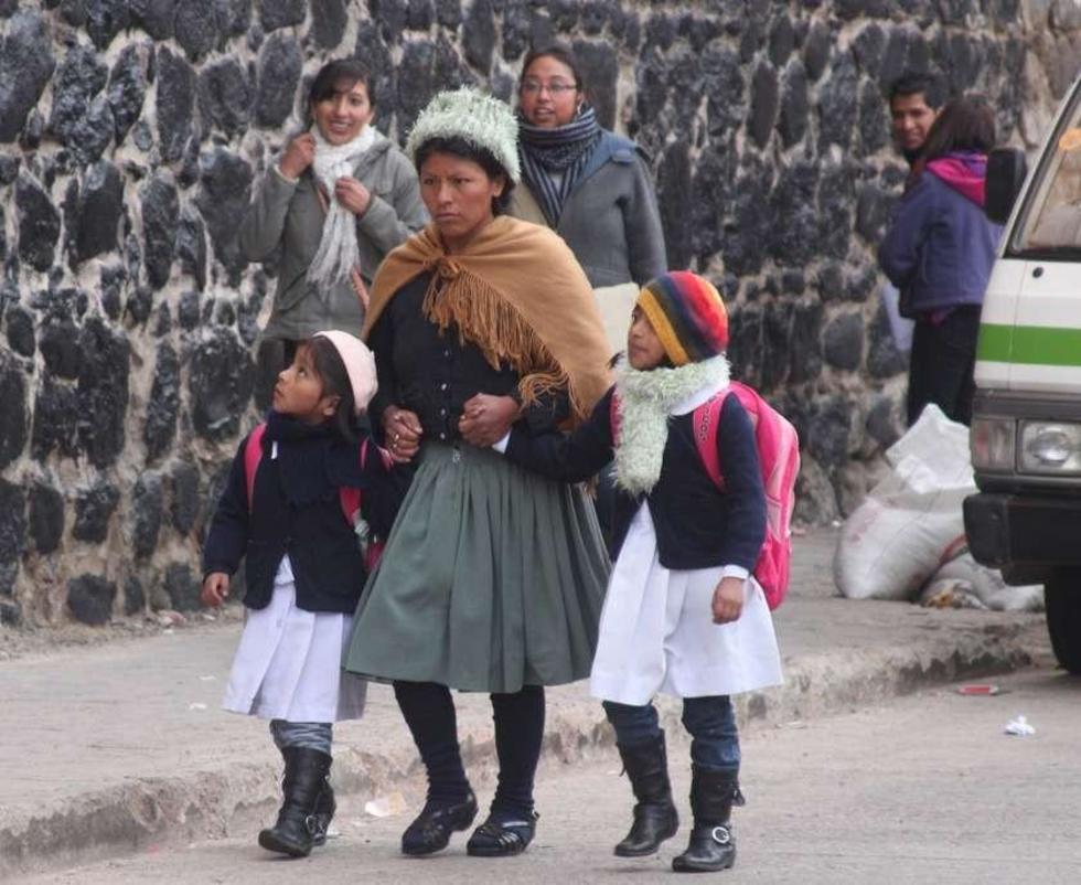 Piden abrigar bien a los estudiantes para asistir a las escuelas.