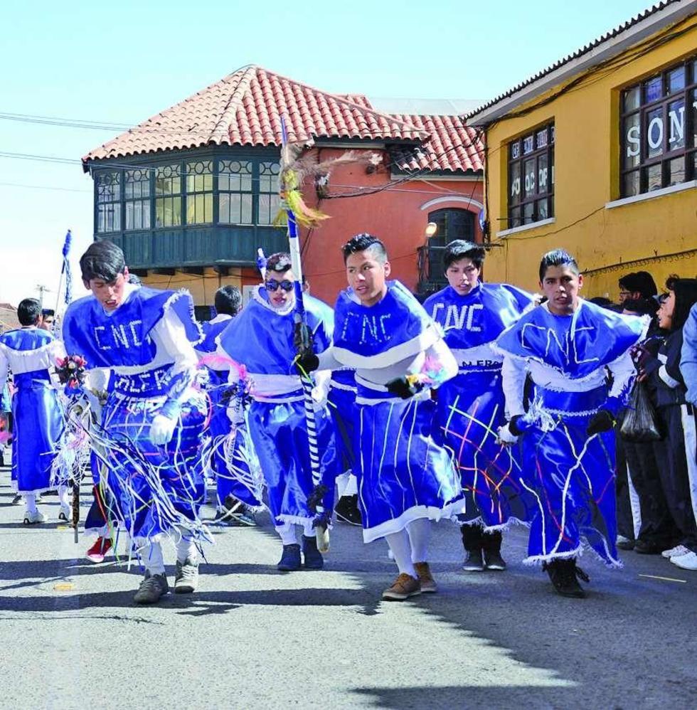 Los estudiantes alegraron la jornada con la danza.