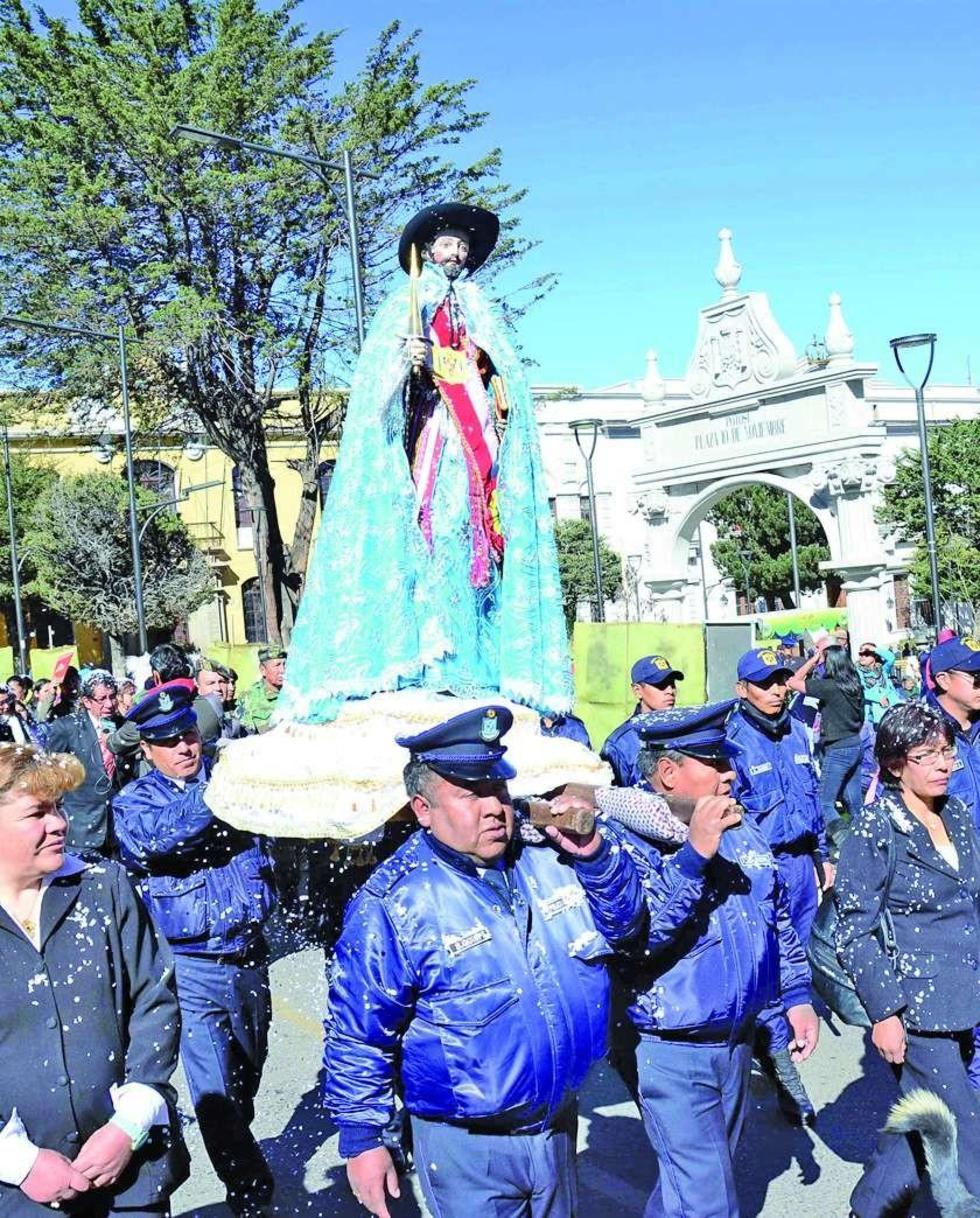 La procesión de la imagen de San Bartolomé.