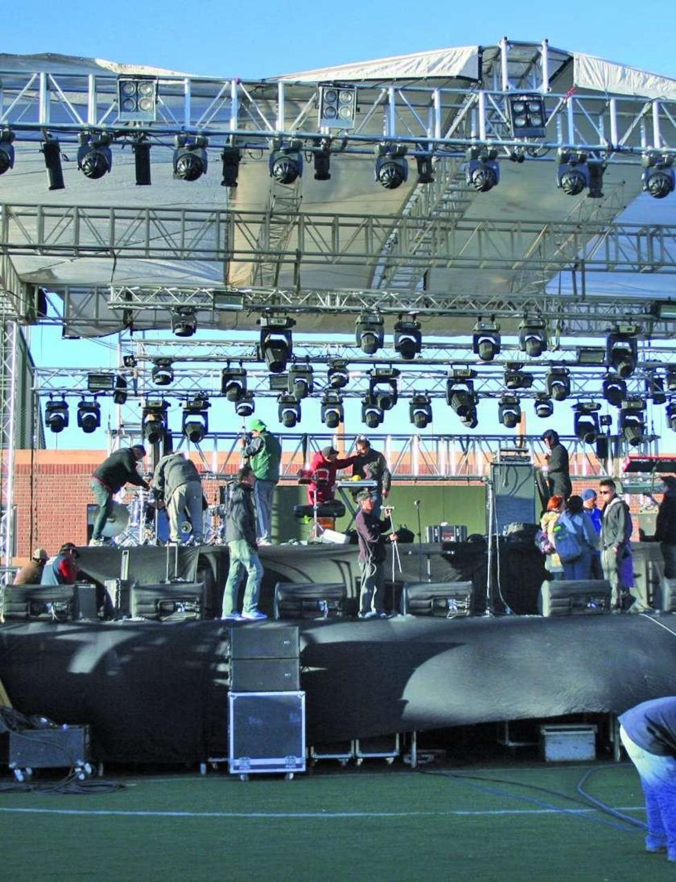 El escenario está preparado para el gran espectáculo.