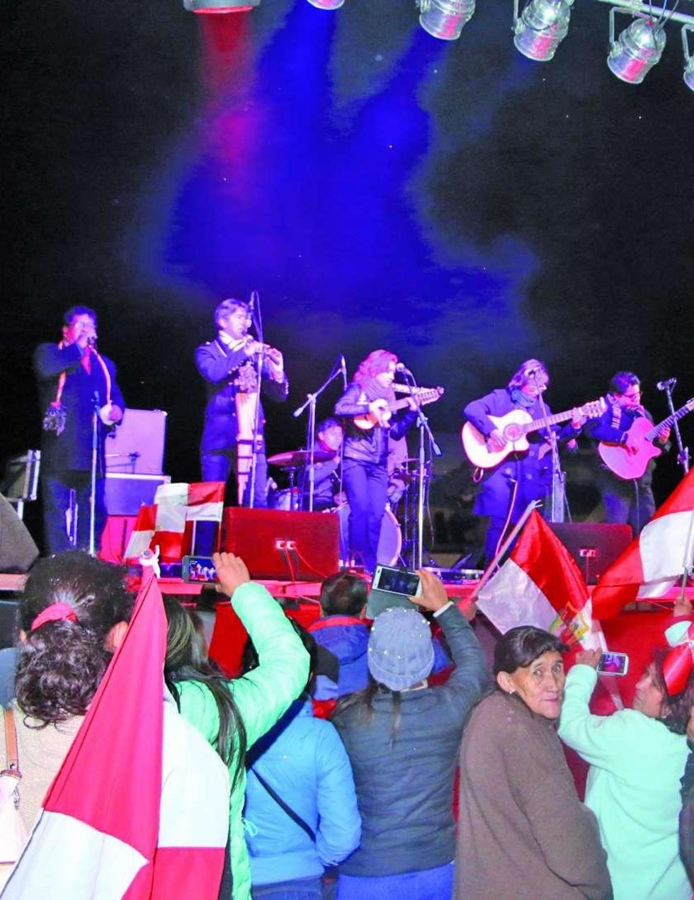 El grupo Komarka recordó los ritmos más interpretados.