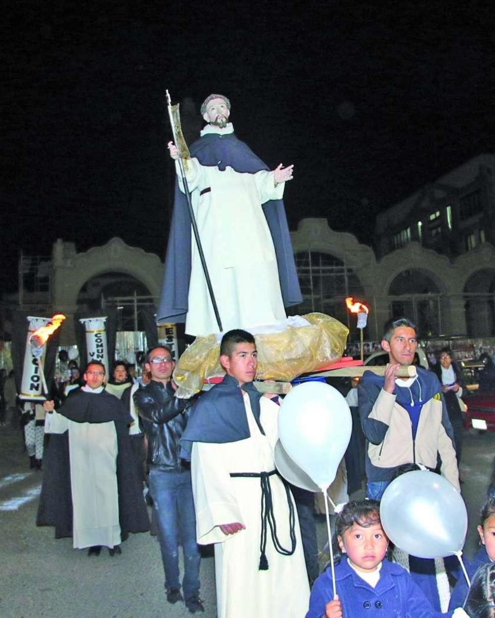 La imagen de Santo Domingo fue llevada en andas.