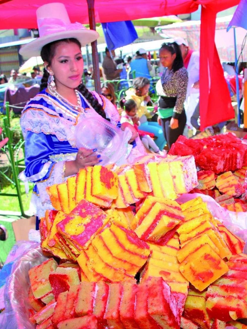 Una azafata ofrece las deliciosas thayas.