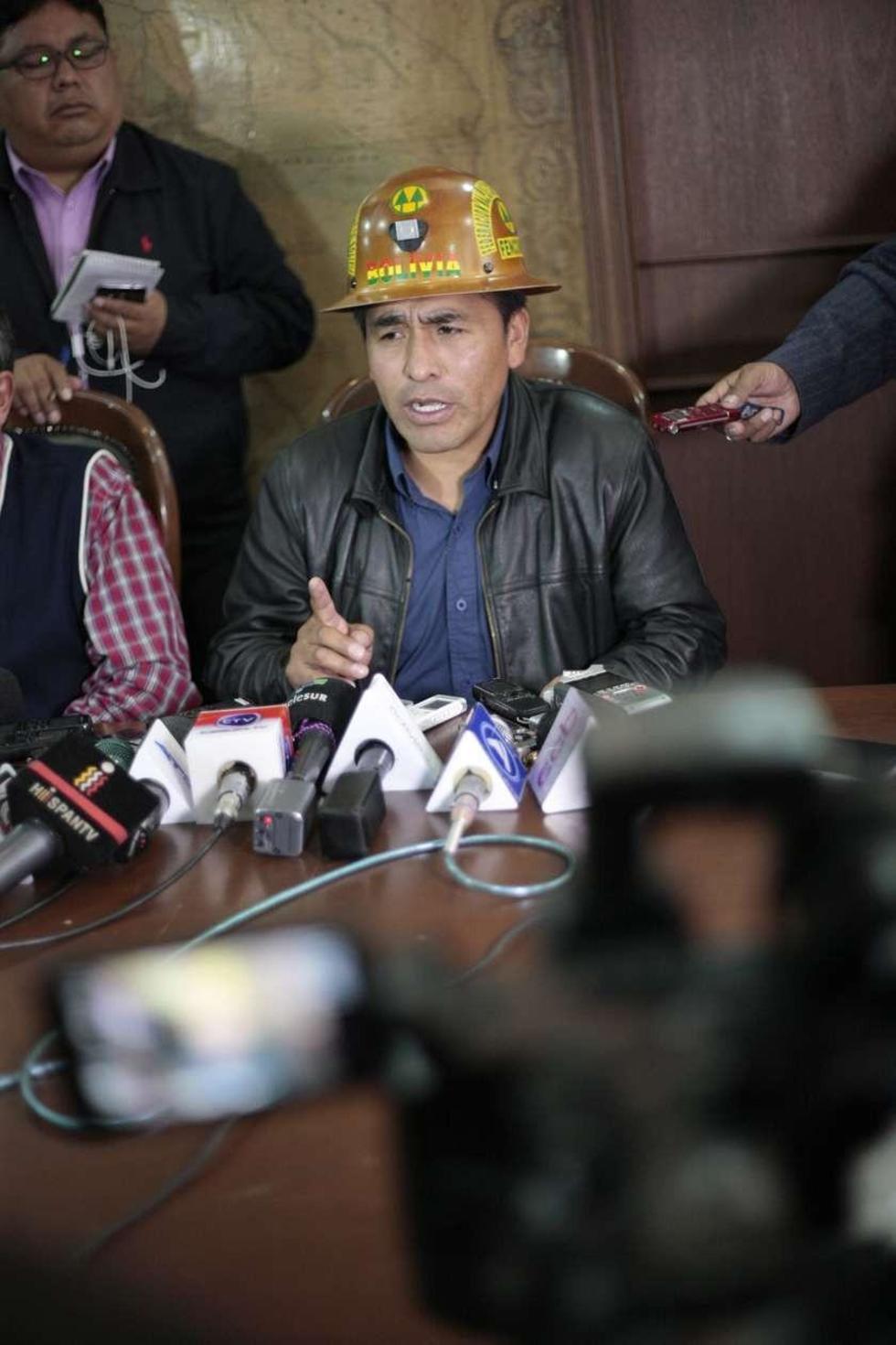 El presidente de Fencomin, Carlos Mamani, en conferencia de prensa.