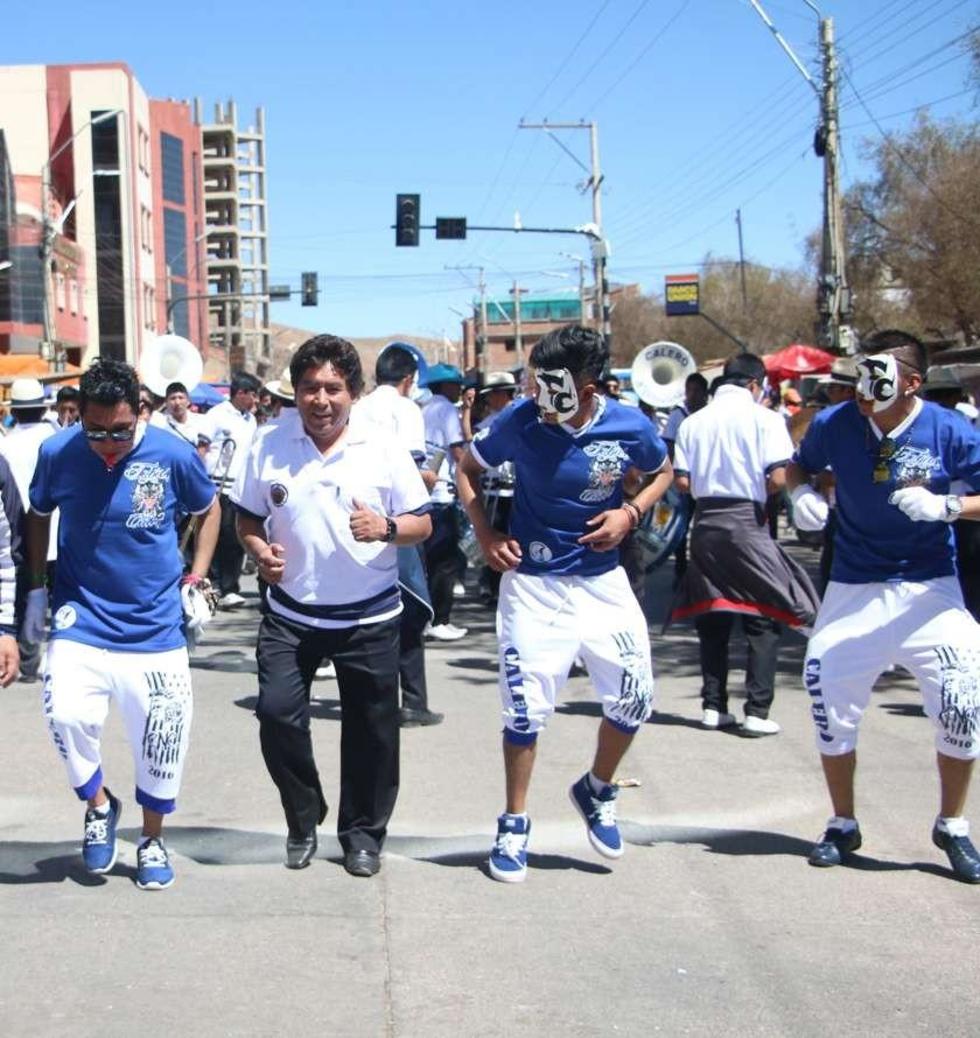 Los bailarines de los tobas del Calero.