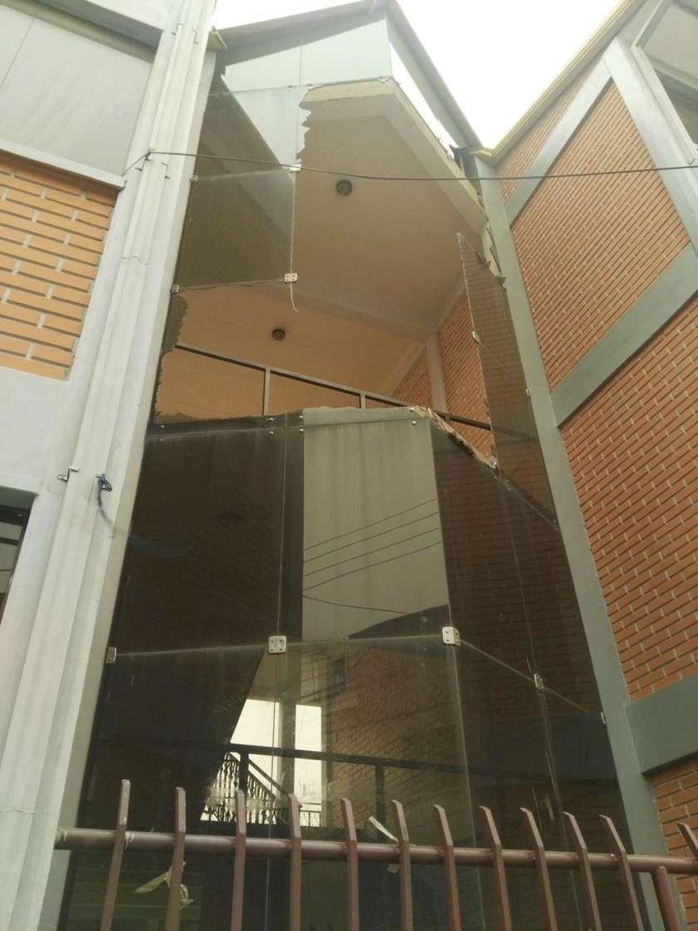 Los vidrios de la Escuela Daniel Campos fueron rotos.