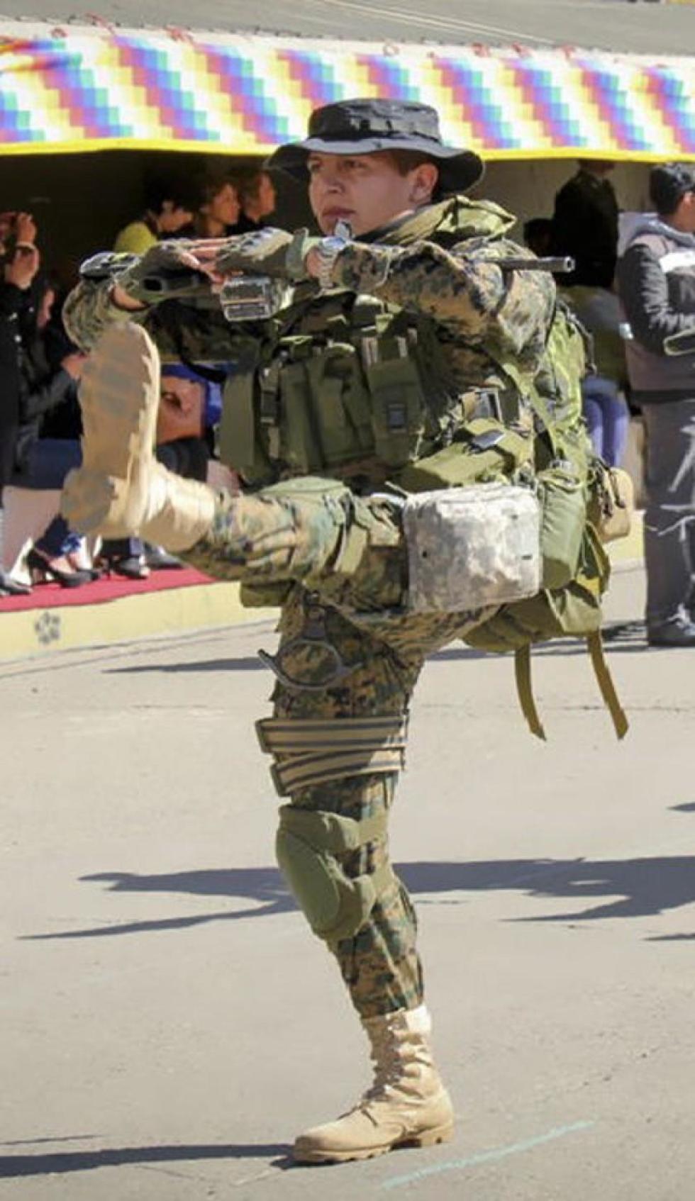 El oficial potosino Rubén Moscoso en el desfile del año pasado.