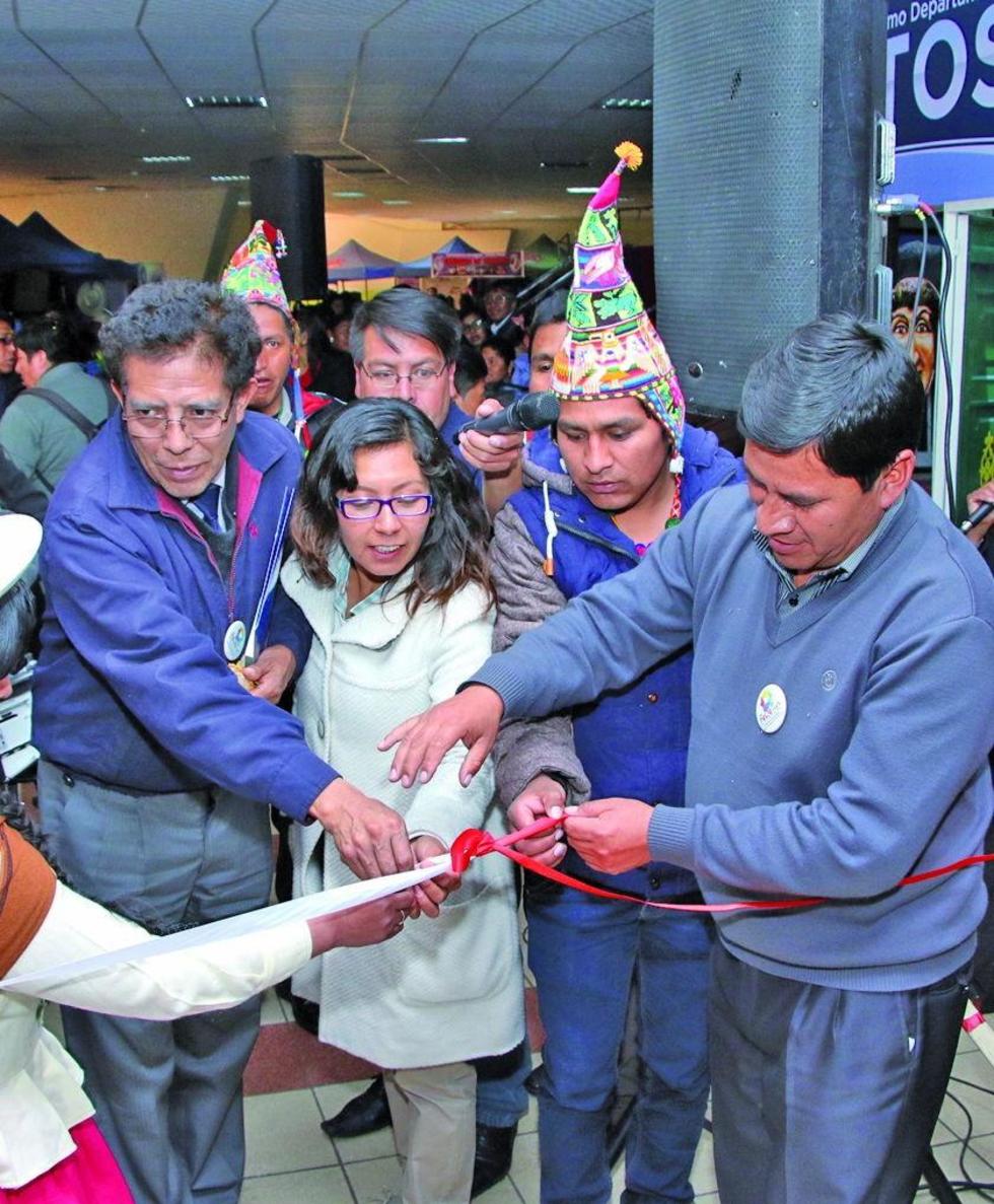 El momento de la inauguración de la feria.