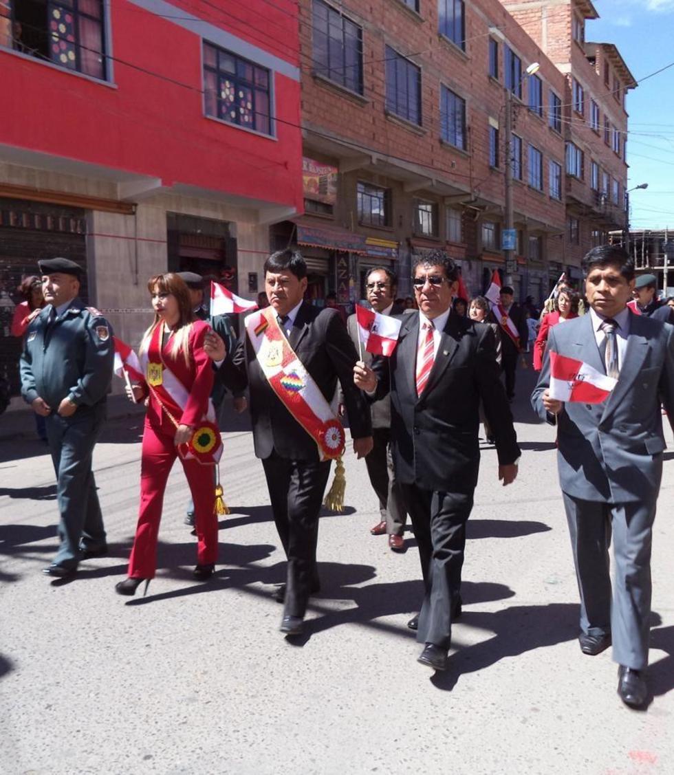 Las autoridades abrieron el desfile.