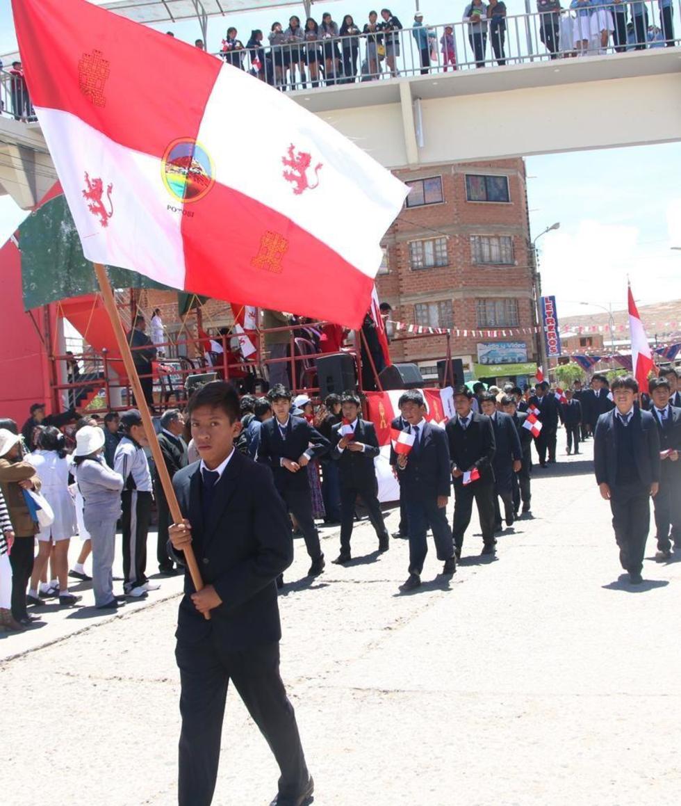 Los estudiantes rinden homenaje al símbolo potosino.
