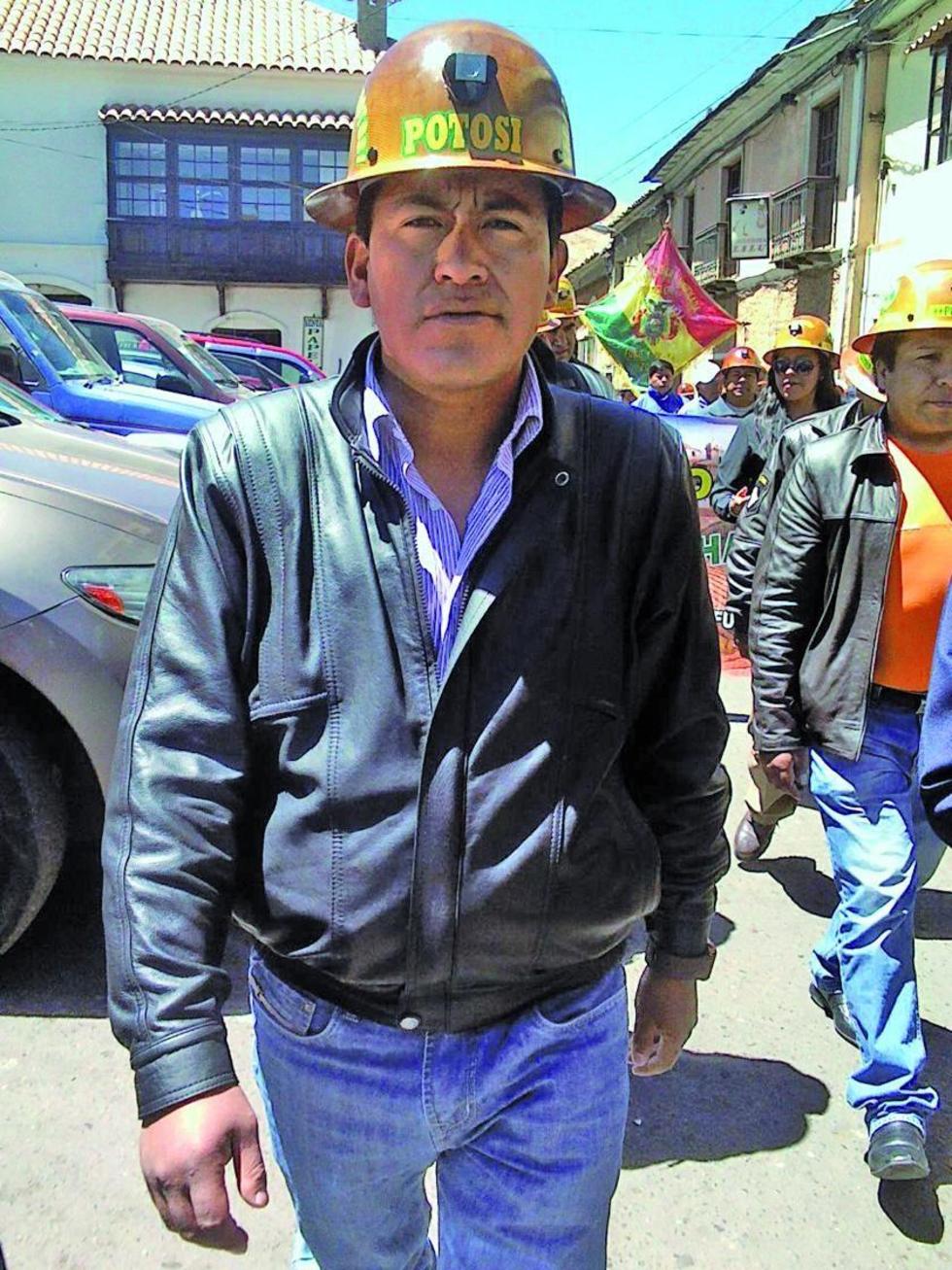 Al centro, el presidente Sandro Lugo.