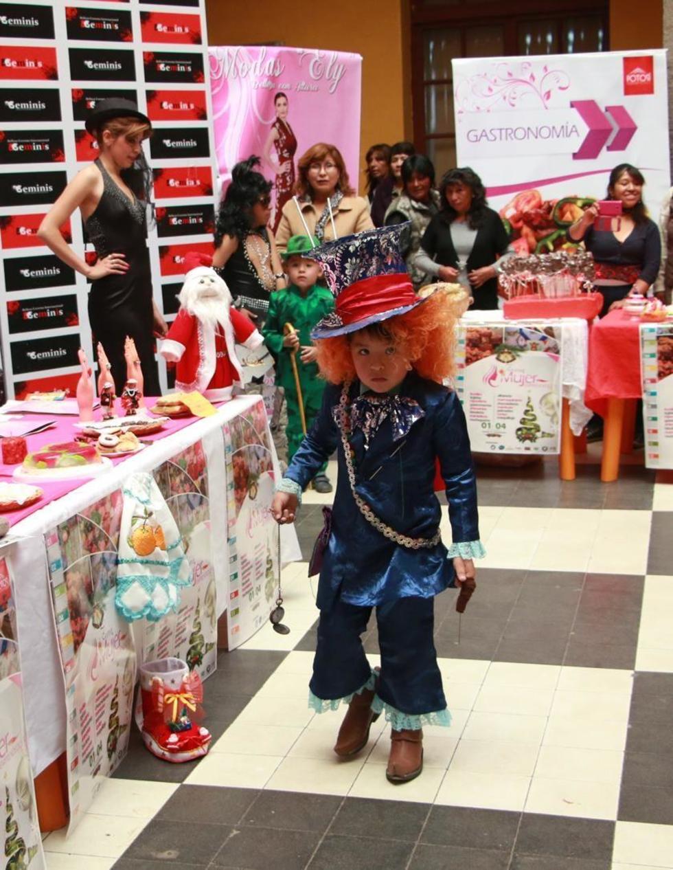En el lanzamiento se demostró productos y espectáculos.