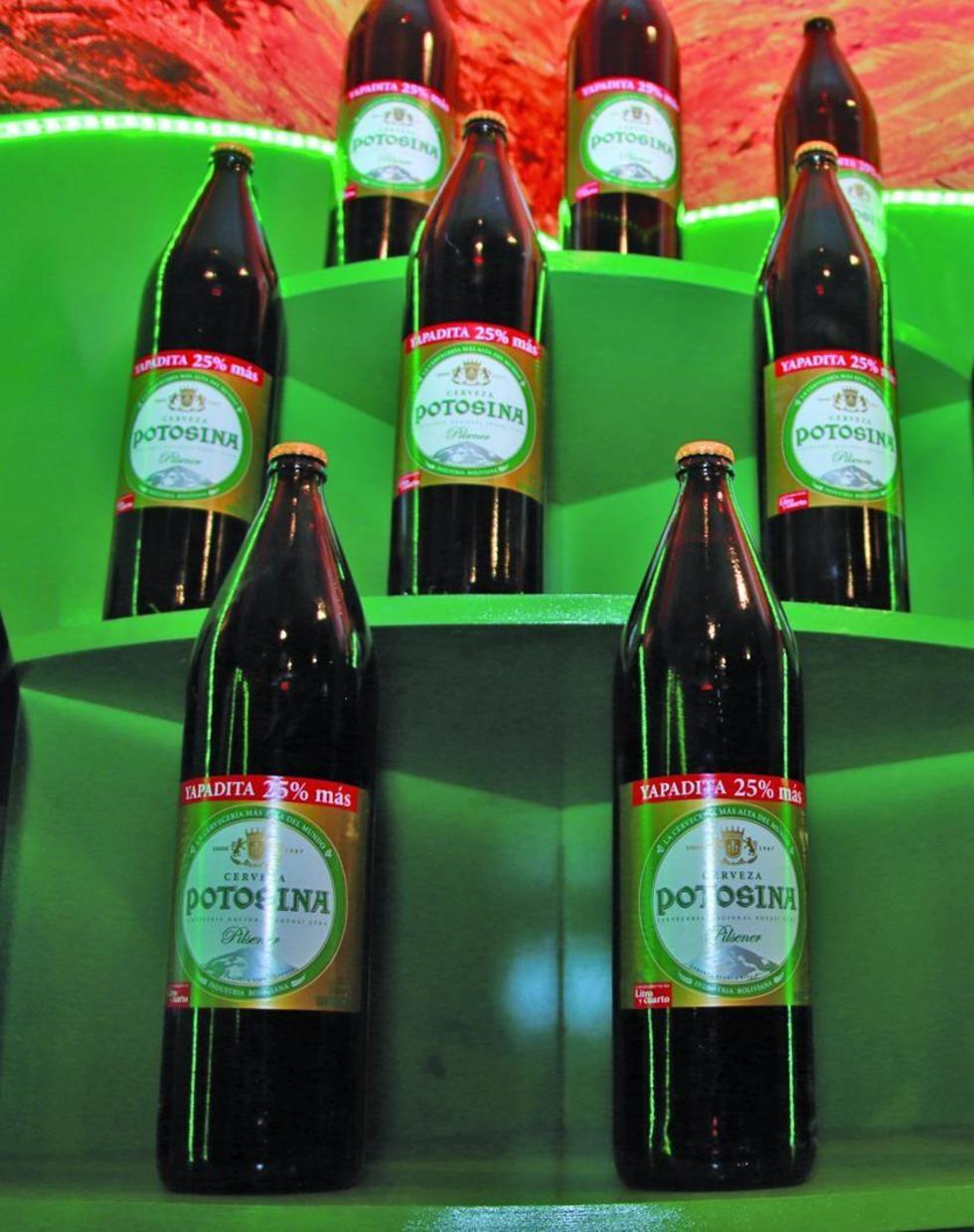 La botella de litro y cuarto de la CNP.