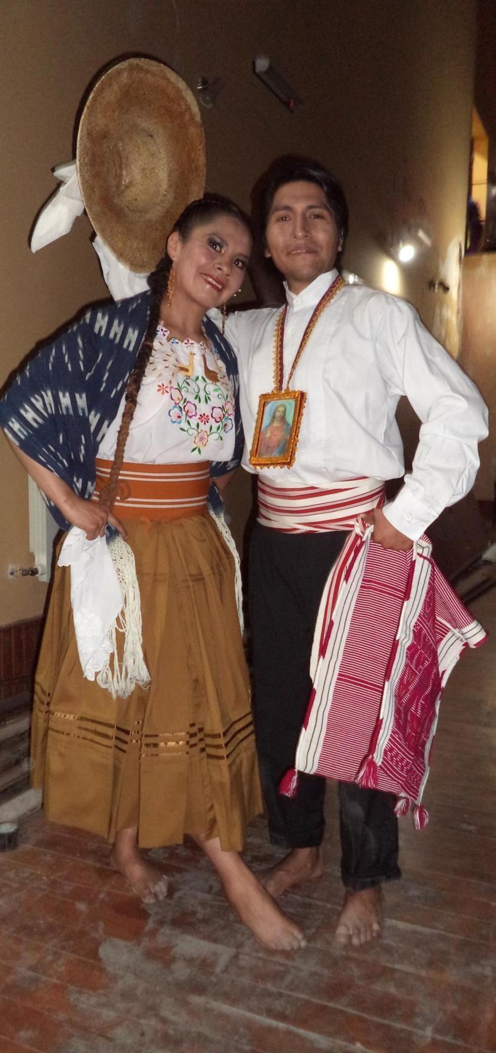 La pareja ganadora de marineras.