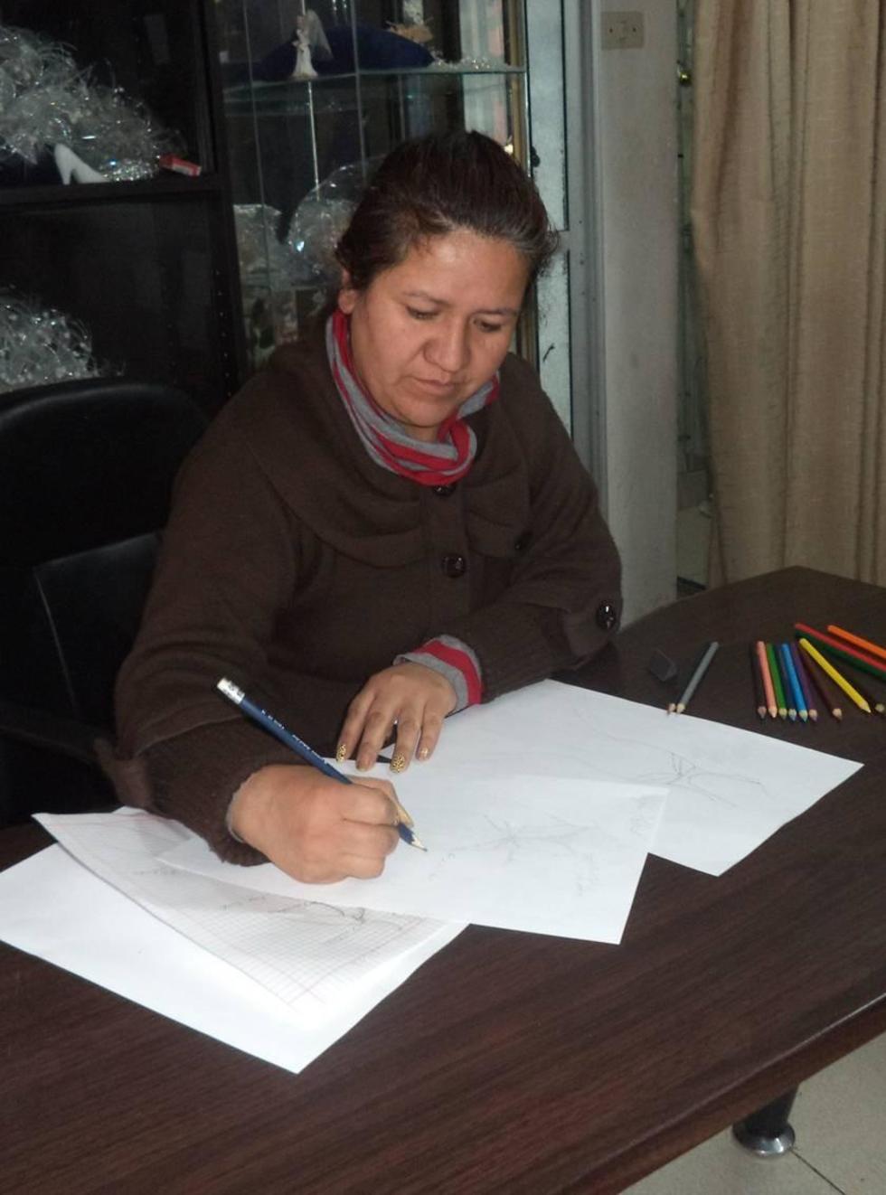 La diseñadora Gimena Montalvo en pleno trabajo.