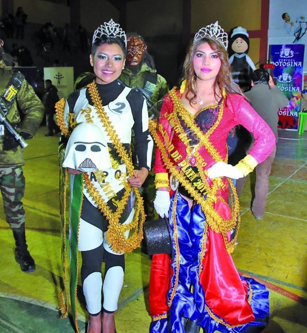 La reina Jhoselin Nina y la primera finalista Meliza Ruiz.