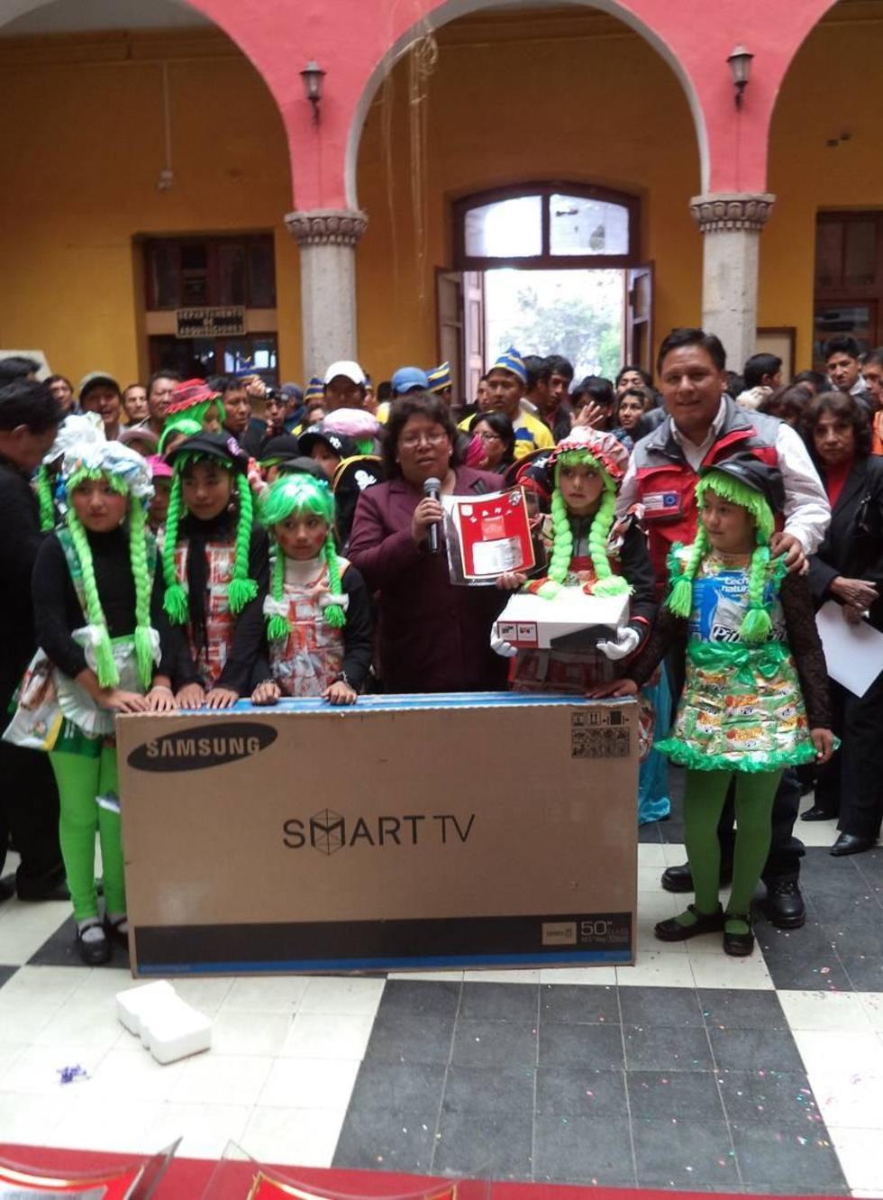 Los alumnos del Modesto Omiste se llevan su premio.
