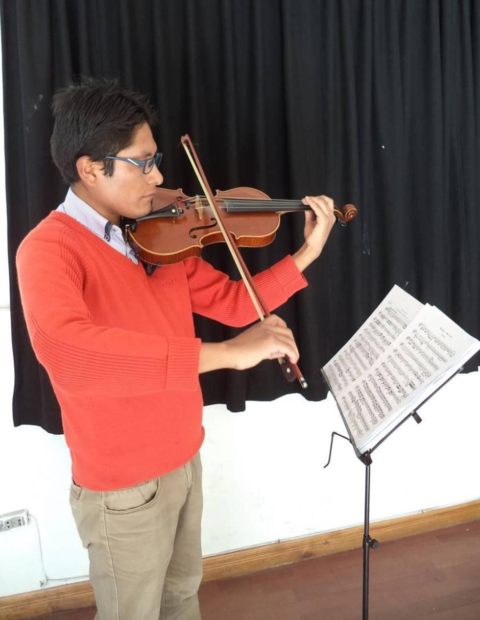 El profesional en pleno ensayo de las obras de Beethoven.