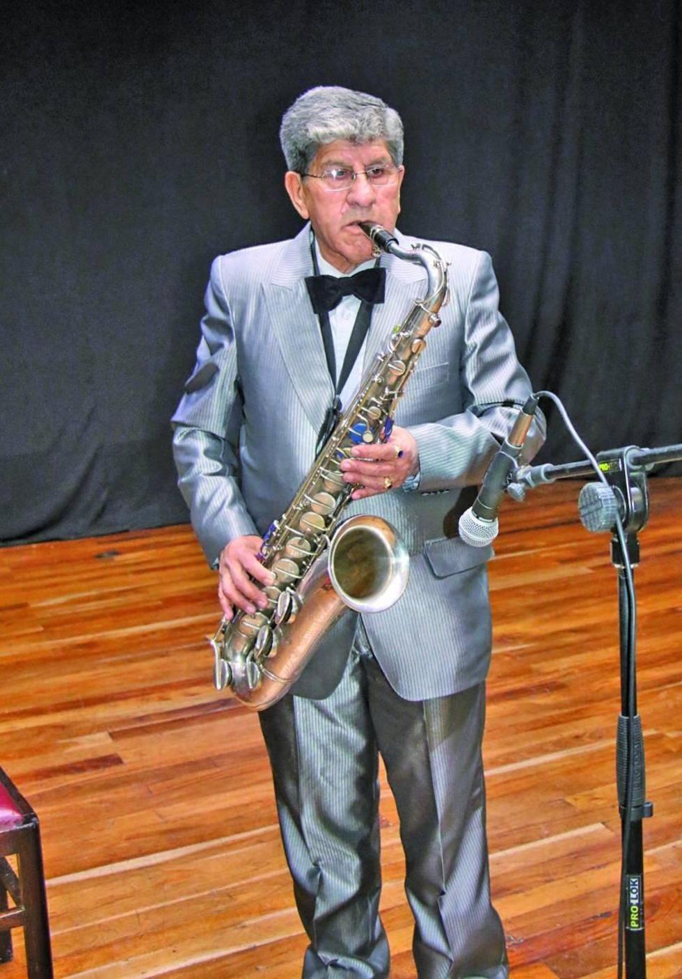 El artista potosino en la presentación de anoche.
