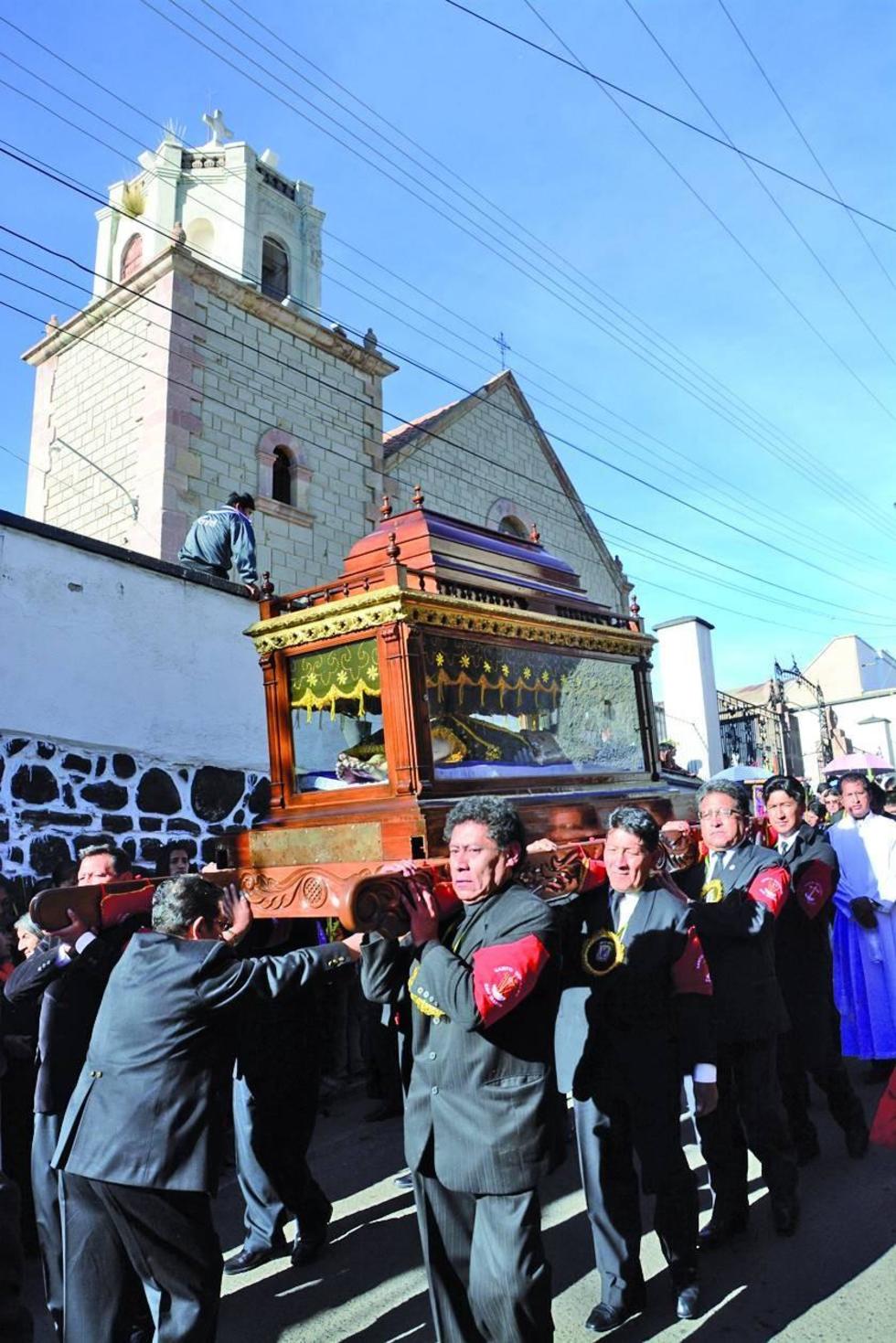 Todo está listo para la salida en procesión del Santo Sepulcro.