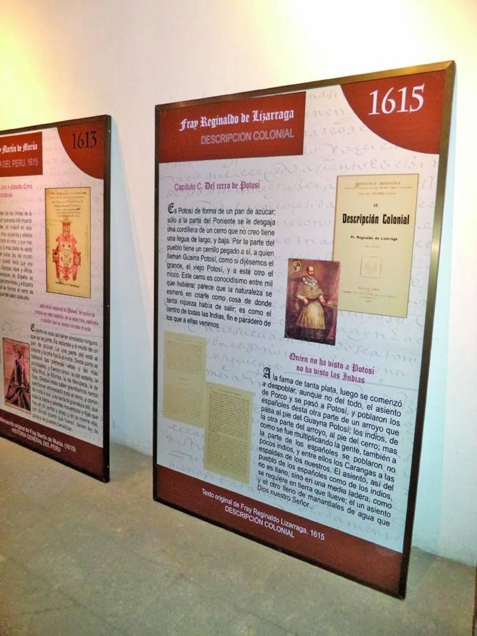 Los nombres de los historiadores están en cada panel.