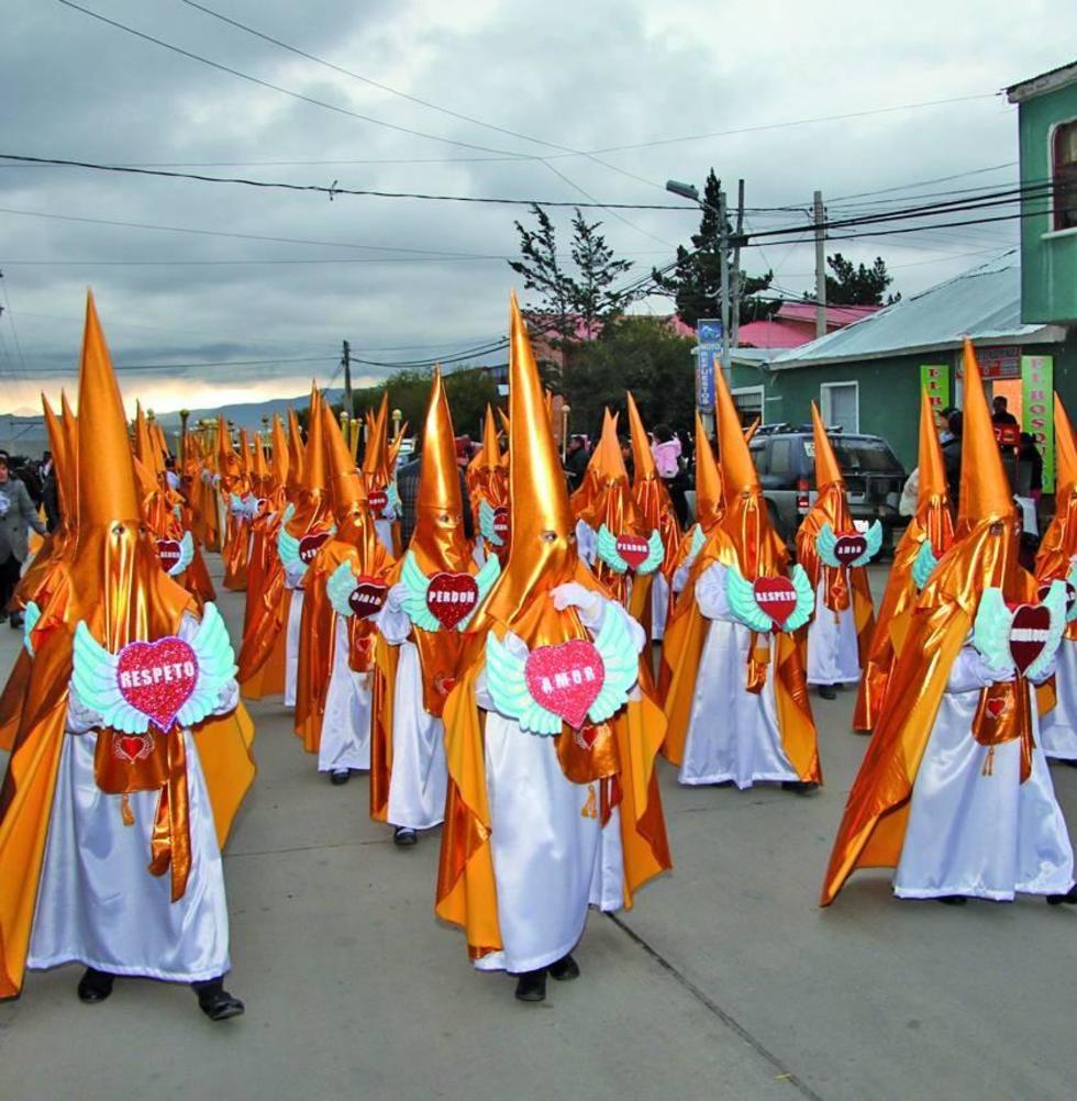 Una de las cofradías que participó en la jornada.