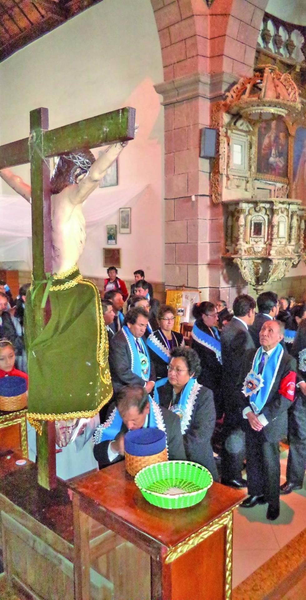 La adoración de la Cruz.