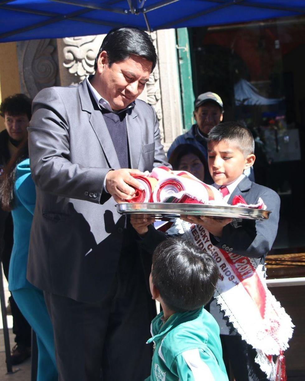 El gobernador recibe la carta más larga..