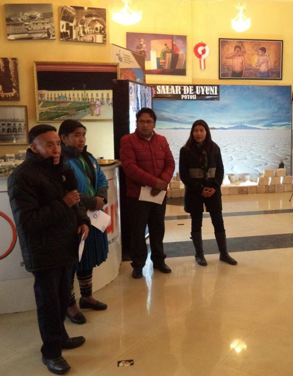 El acto de apertura en la sala principal.