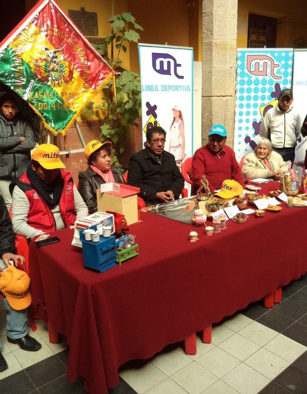 El acto de lanzamiento.