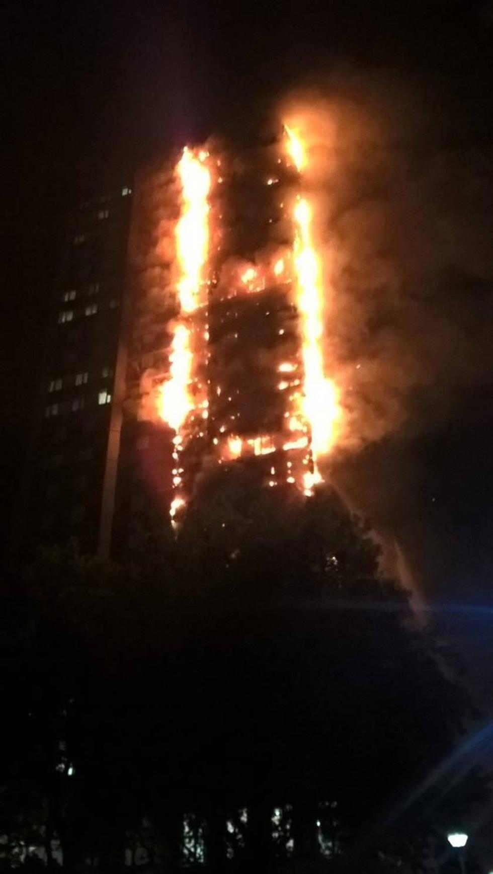 Los bomberos que trabajaron en el lugar del siniestro en la Torre Grenfell.