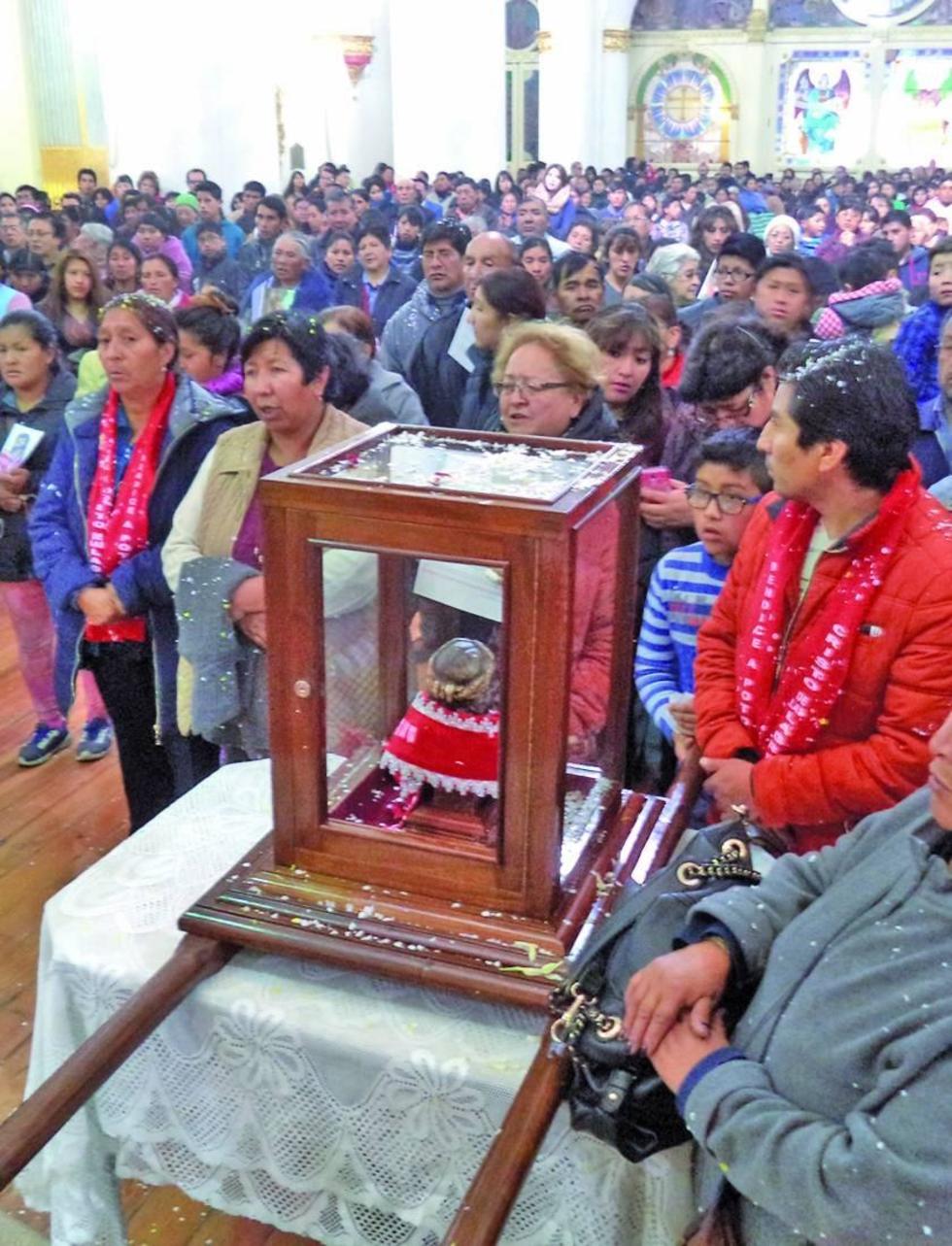 A la misa de la mañana concurrió gran número de devotos.