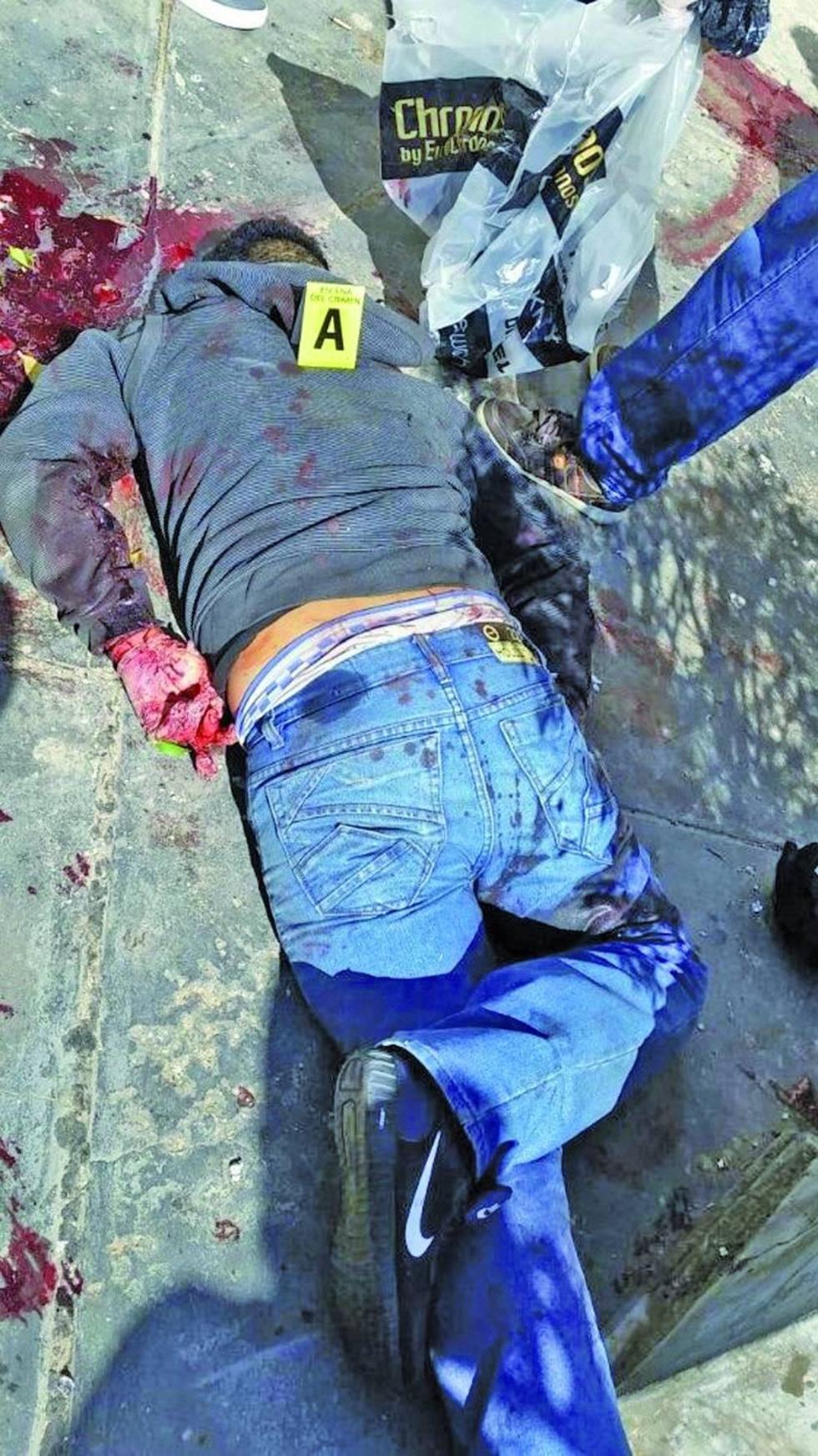 Uno de los fallecidos del asalto que ocurrió ayer.