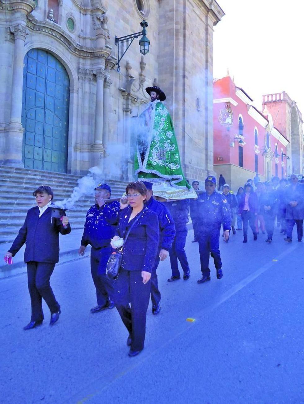 La procesión con la imagen del santo.
