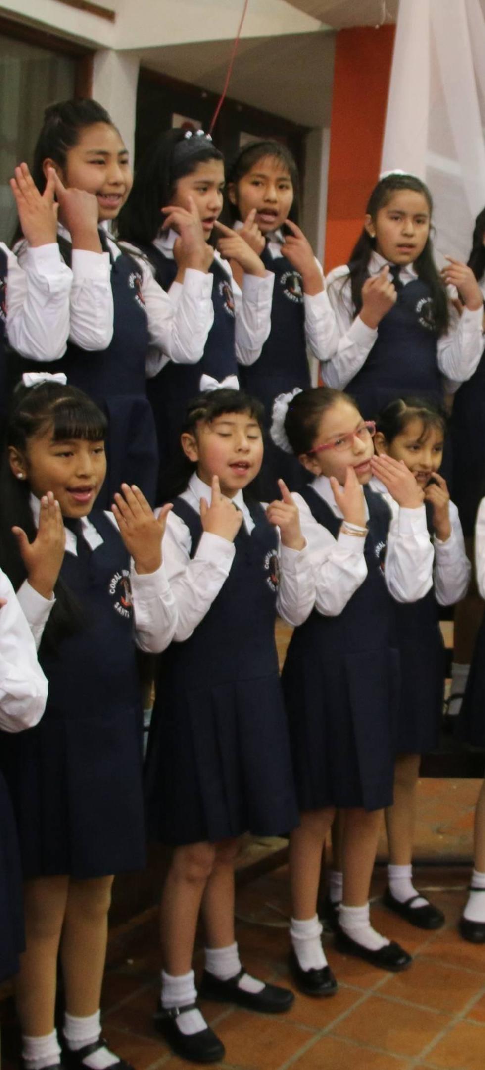 El coro de niñas.