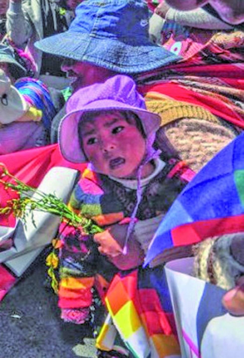 Niños de Achacachi marchan en busca de atención a pedido
