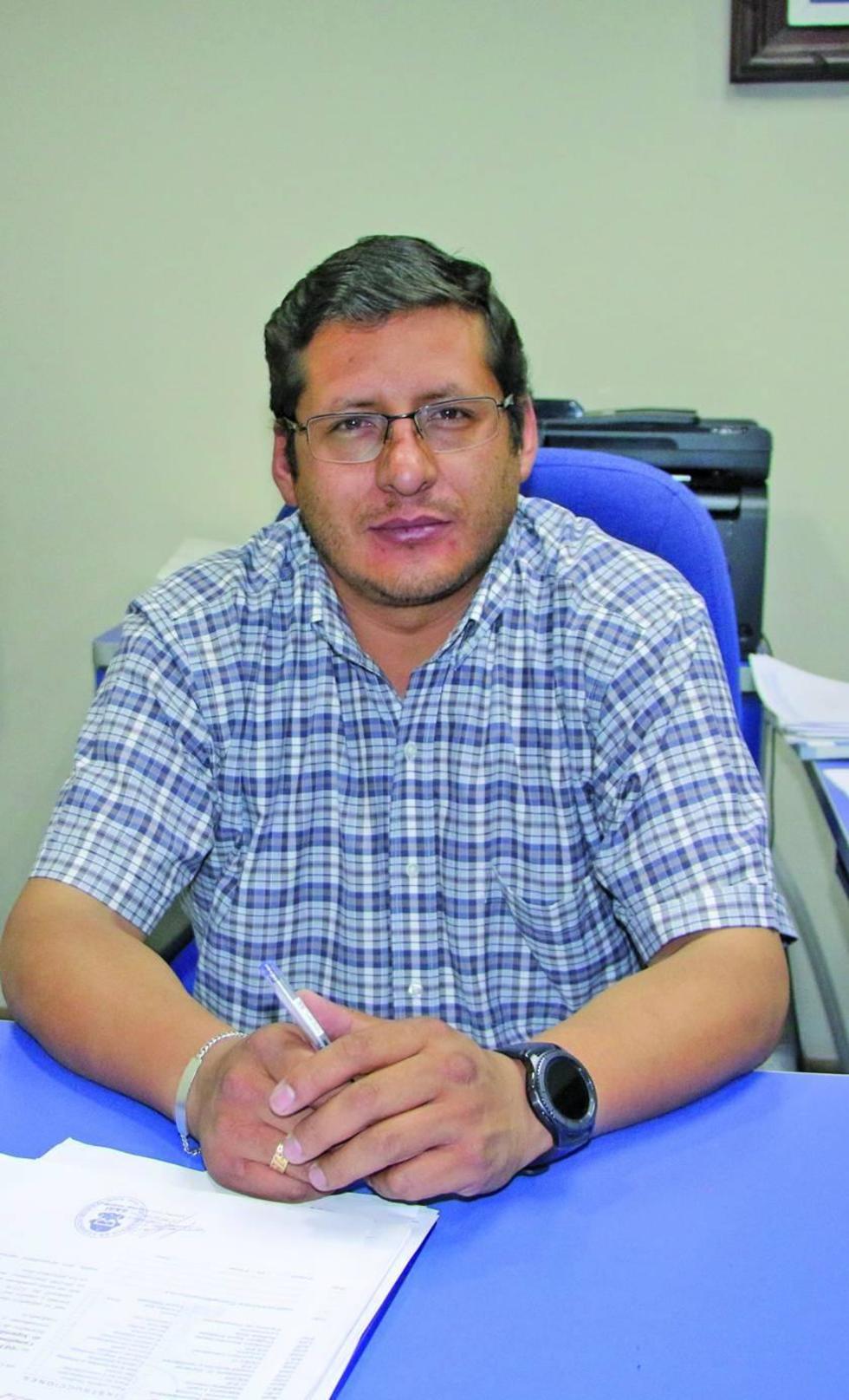 El nuevo gerente temporal de la empresa de servicio.