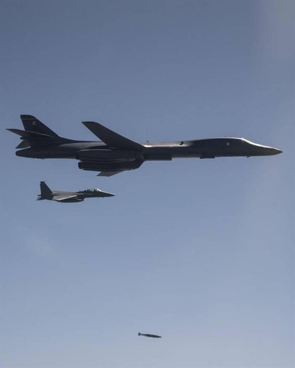 Crece tensión en Corea del Norte con vuelo de bombarderos de EE.UU.