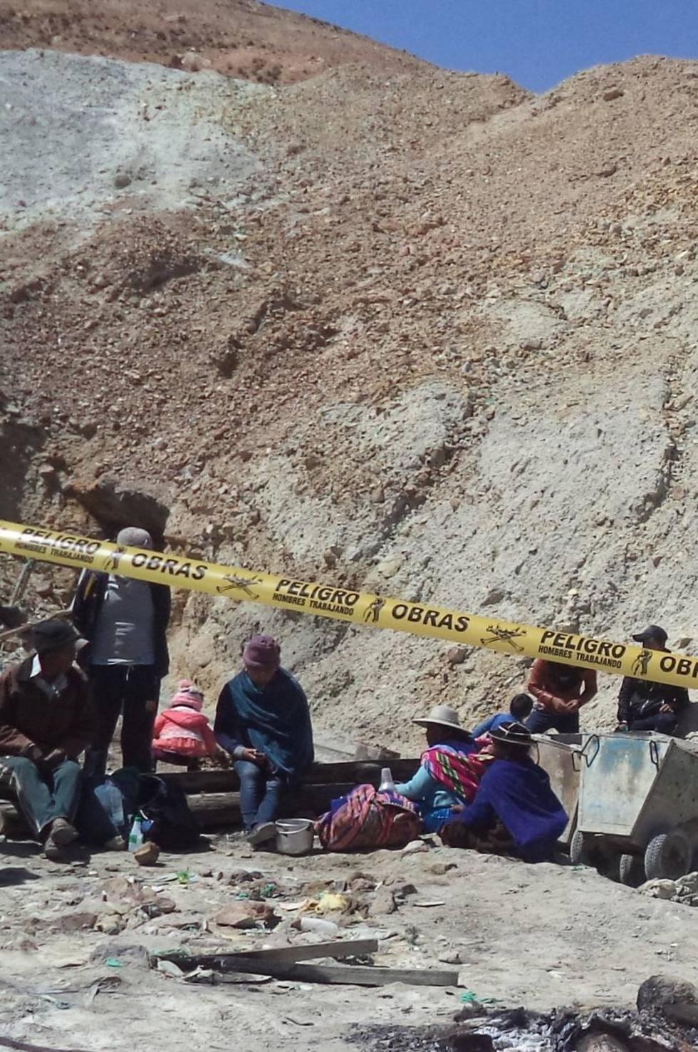 Padres de los desaparecidos se quedarán en el Cerro Rico