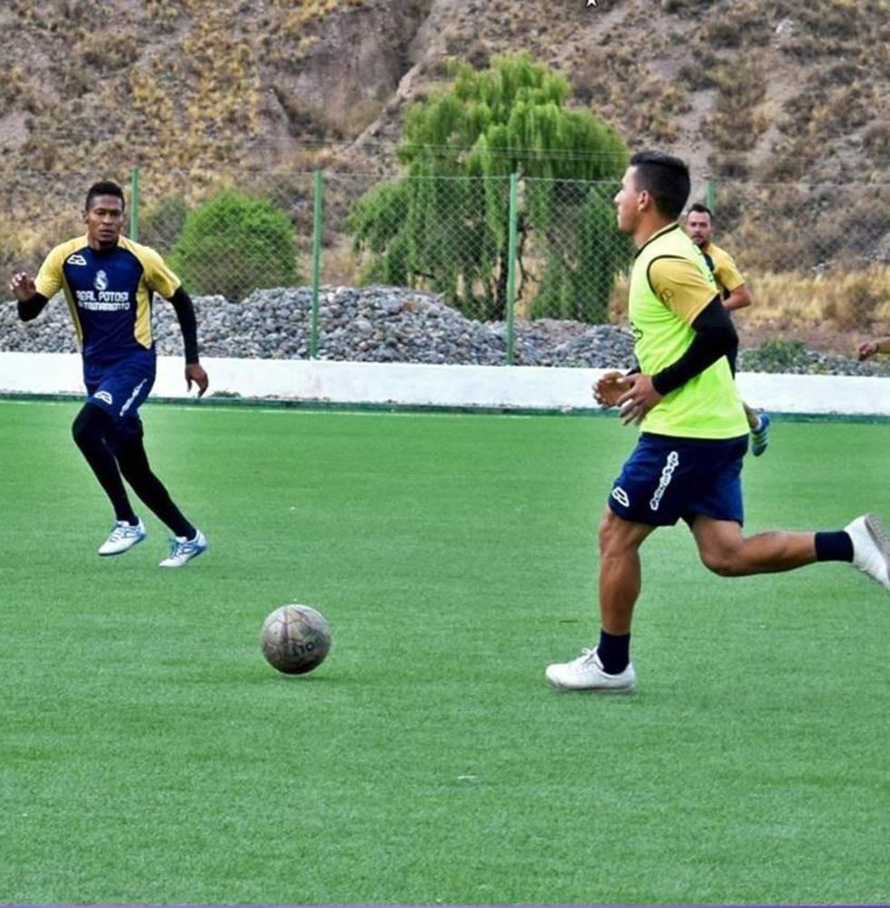 El plantel lila trabajó ayer en la localidad de Betanzos.