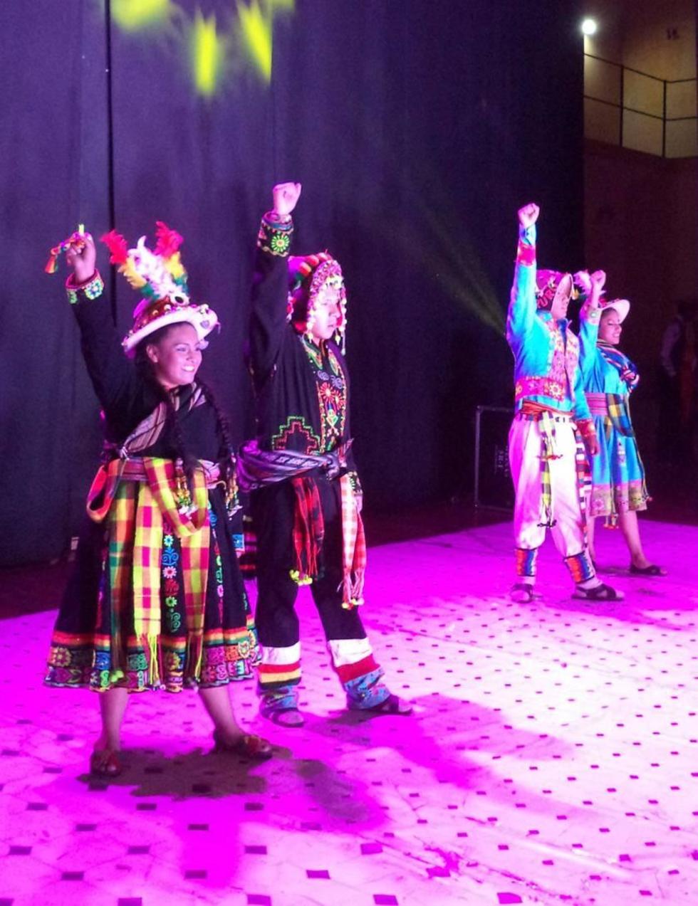 El ballet Auza Arnes, de Oruro, bailó el Tinku.