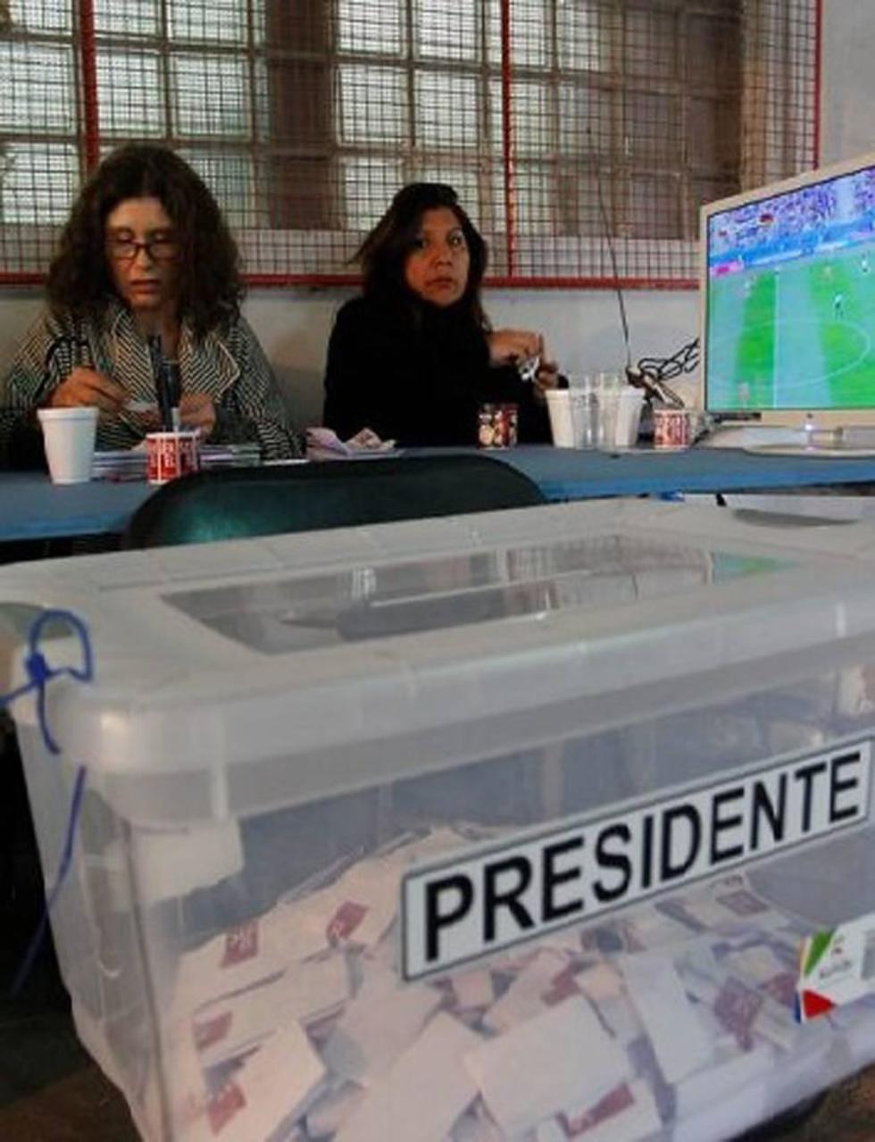 Chilenos elegirán a su presidente entre ocho postulantes al cargo